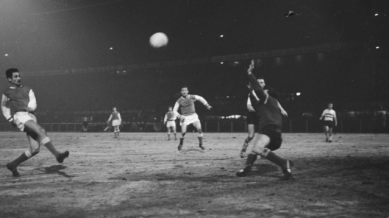 akesbi-hassan-1962-1963-stade-de-reims-0162745548hjpg-1701795503-123253.jpg
