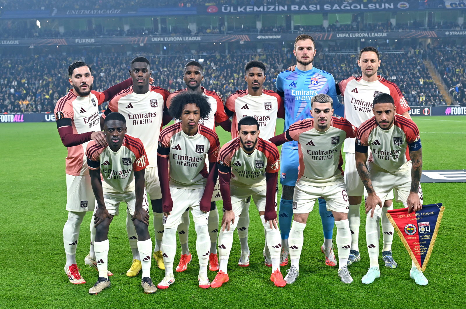 le-onze-lyonnais-aligne-par-pierre-sage-pour-cette-avant-derniere-journee-de-ligue-europa-photo-stephane-guiochon-1737716748.jpg